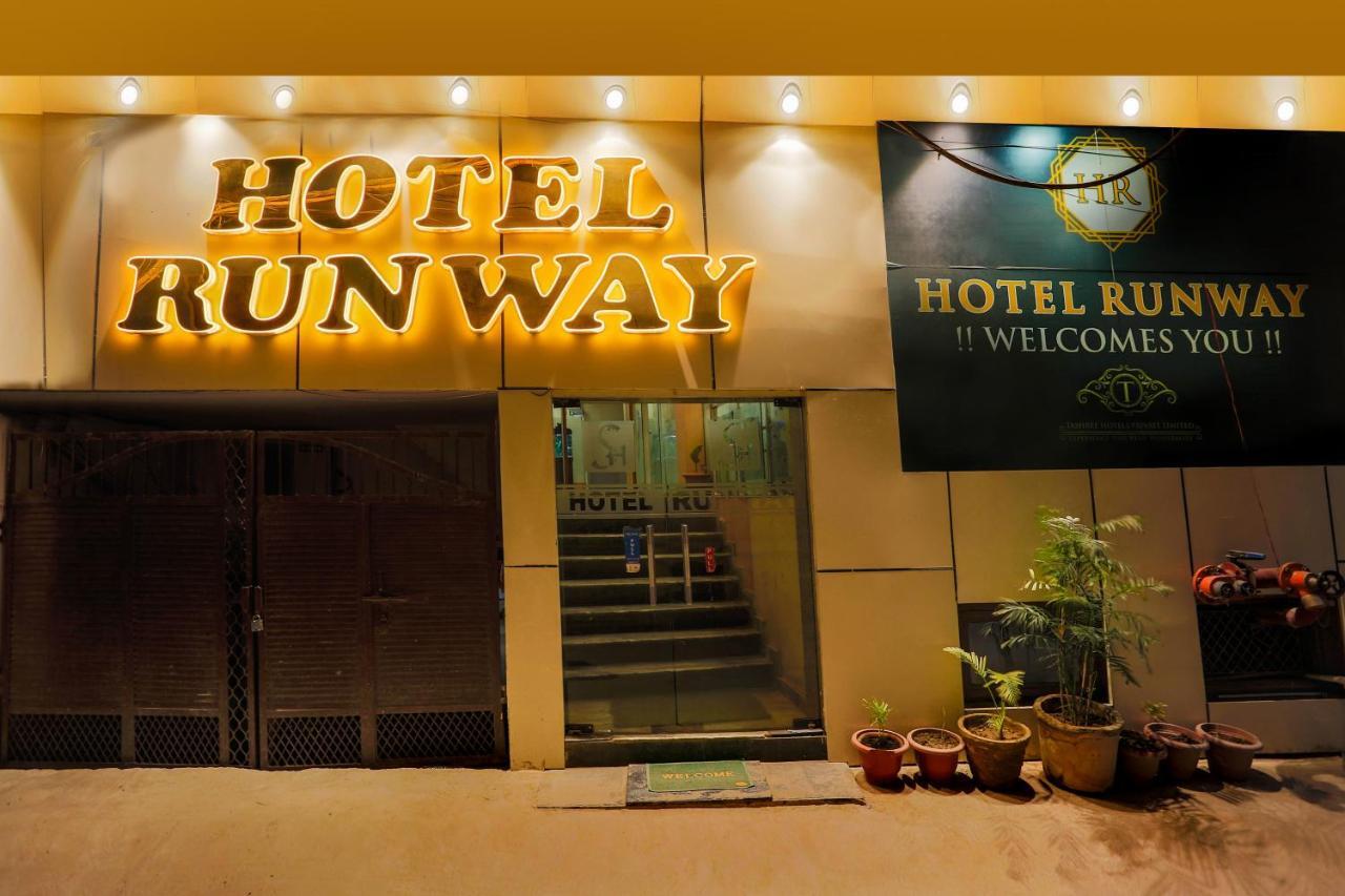 Airport Hotel Runway Nova Deli Exterior foto